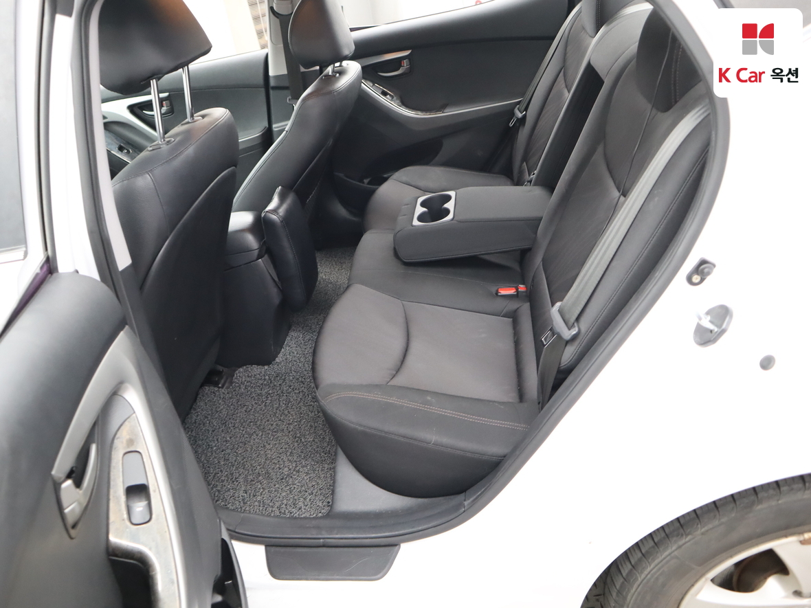 Hyundai Elantra 2015 - Image 23