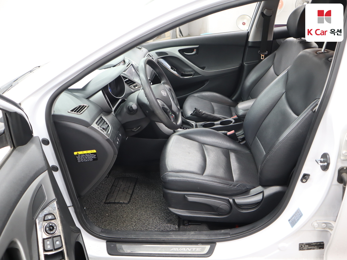 Hyundai Elantra 2015 - Image 18