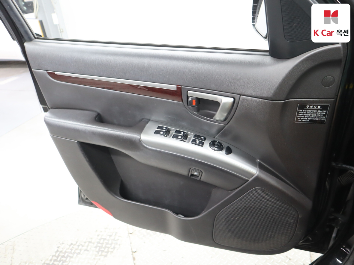 Hyundai Santa Fe 2011 - Image 8
