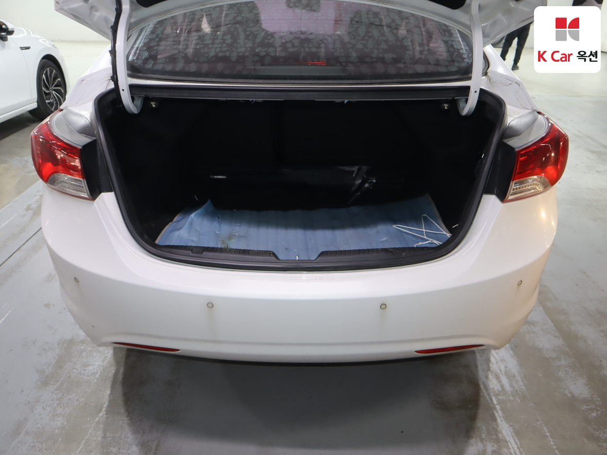 هيونداي إلانترا 2012 - صورة 25