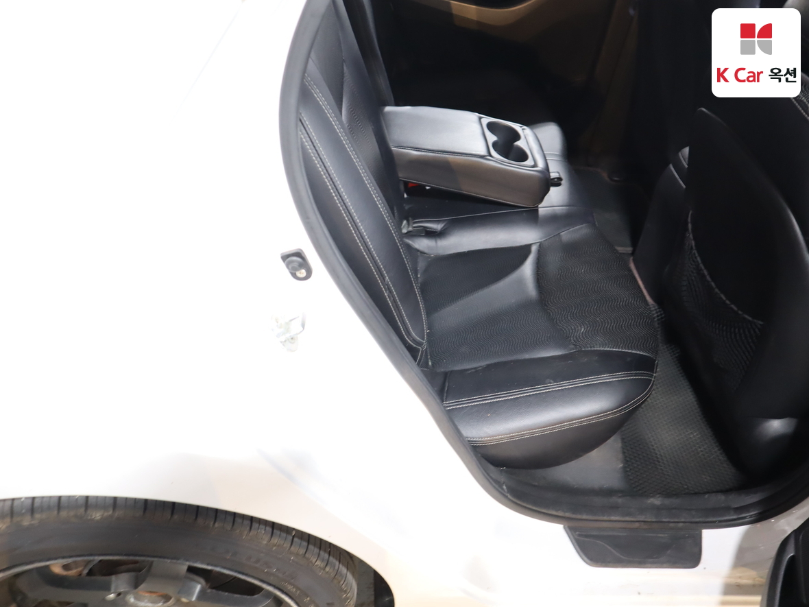 هيونداي إلانترا 2012 - صورة 27