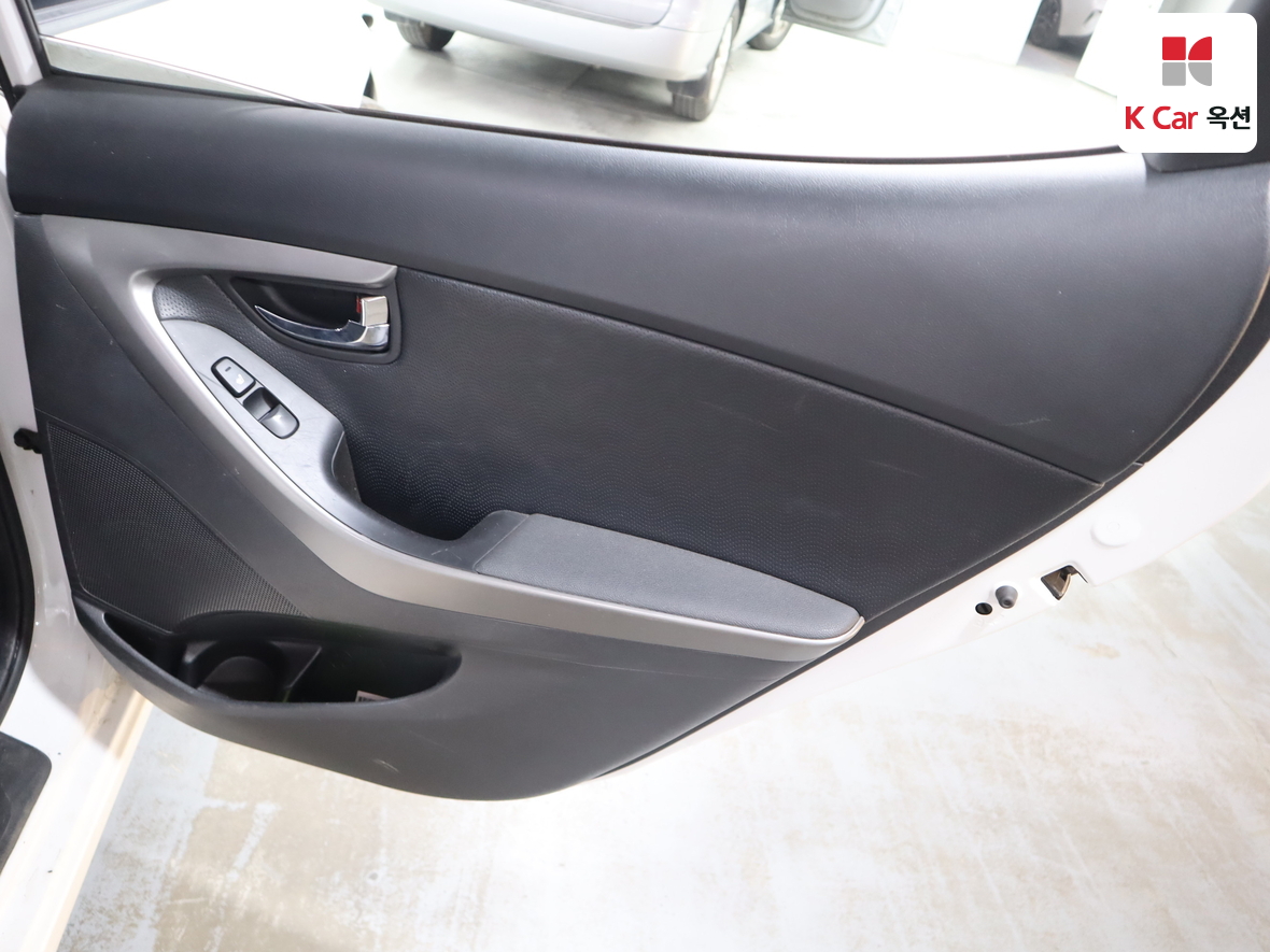 هيونداي إلانترا 2012 - صورة 26