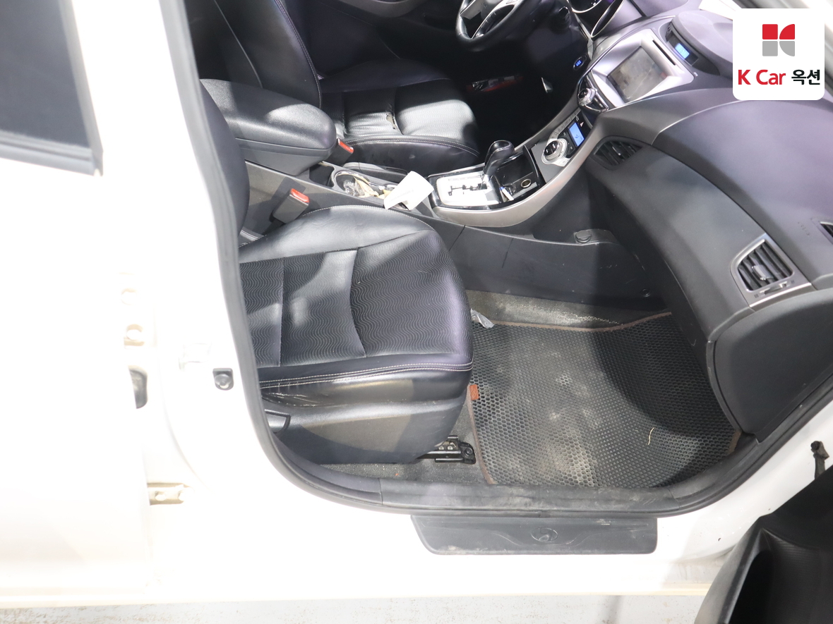 هيونداي إلانترا 2012 - صورة 29