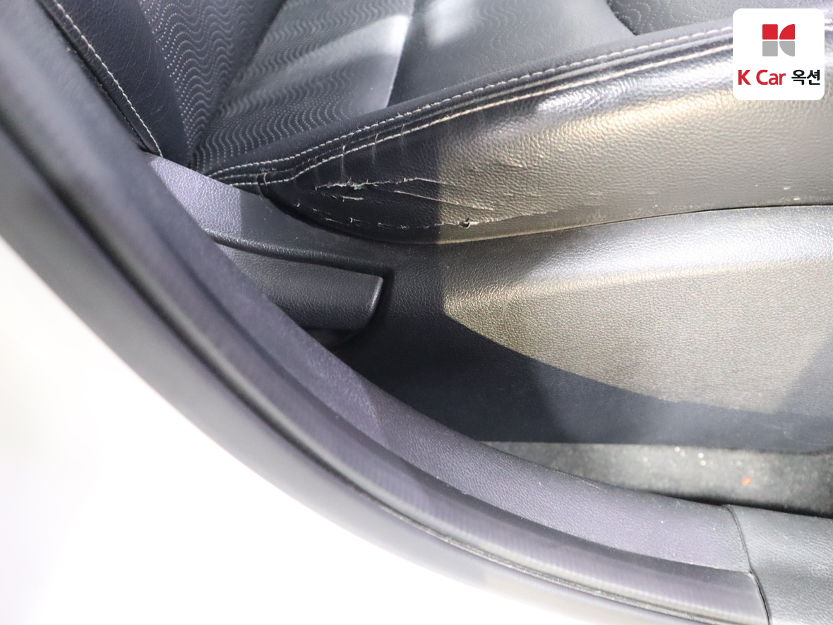 هيونداي إلانترا 2012 - صورة 30