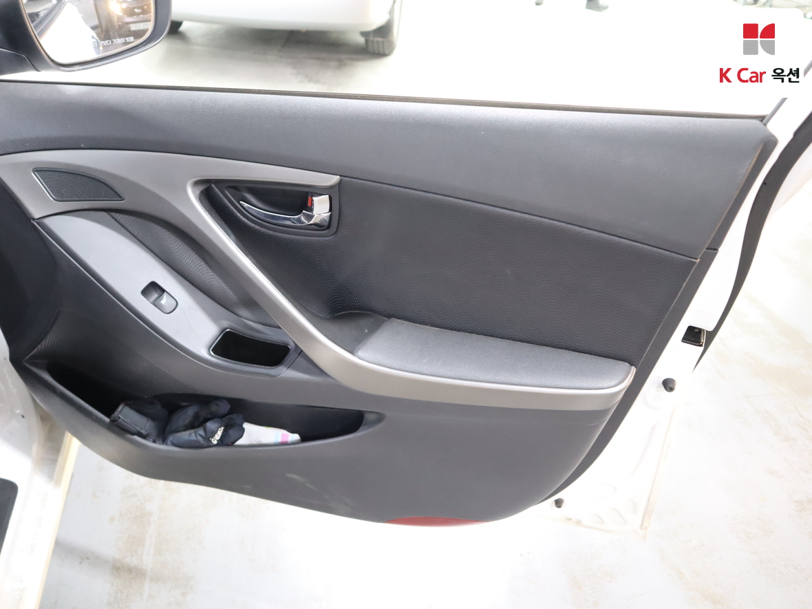 هيونداي إلانترا 2012 - صورة 28