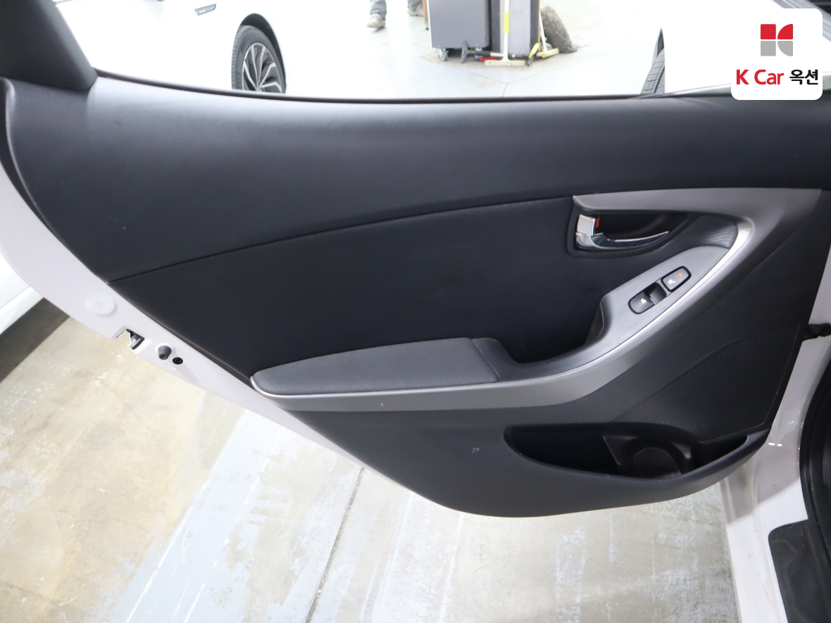 هيونداي إلانترا 2012 - صورة 22