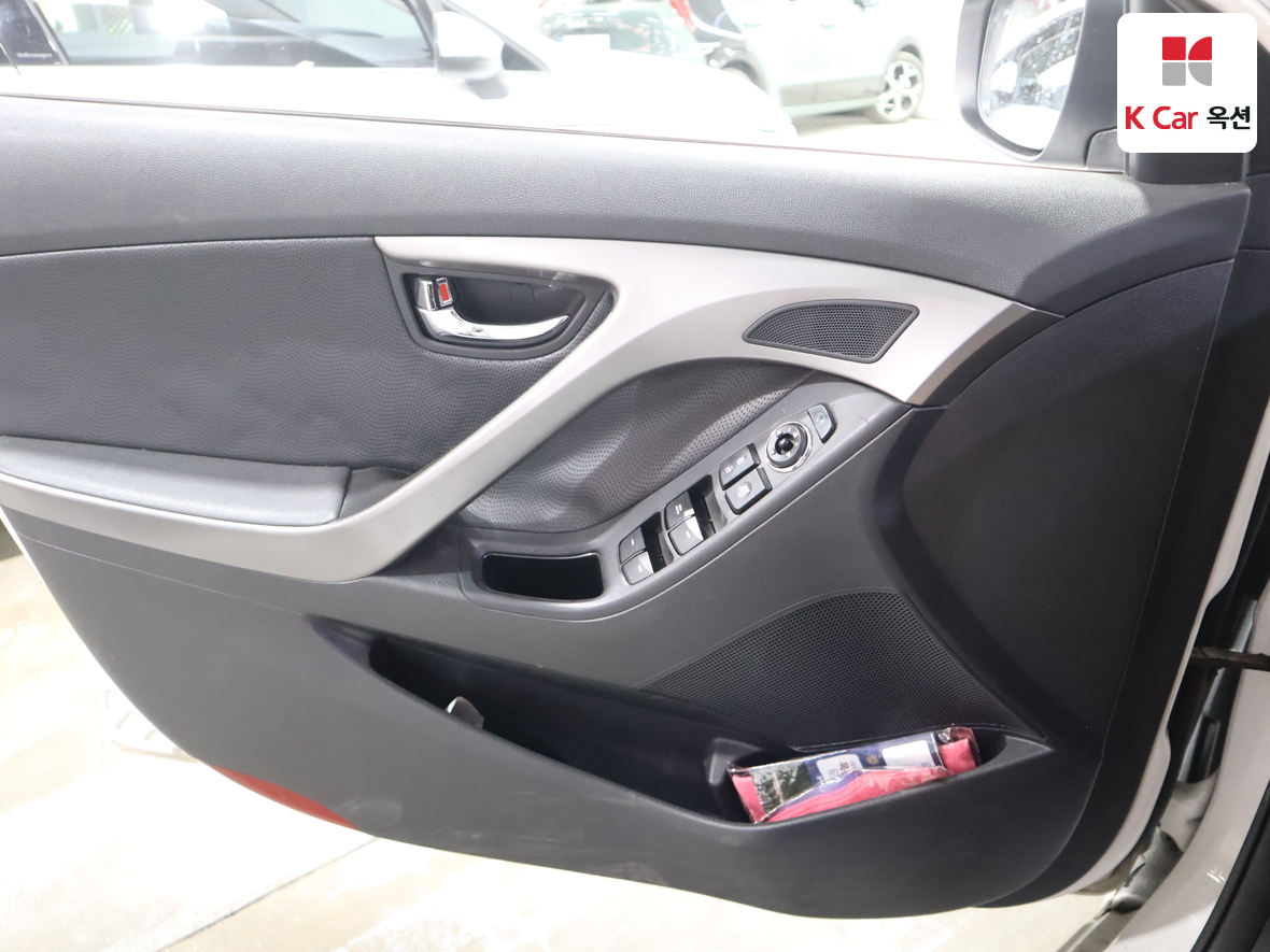 هيونداي إلانترا 2012 - صورة 8