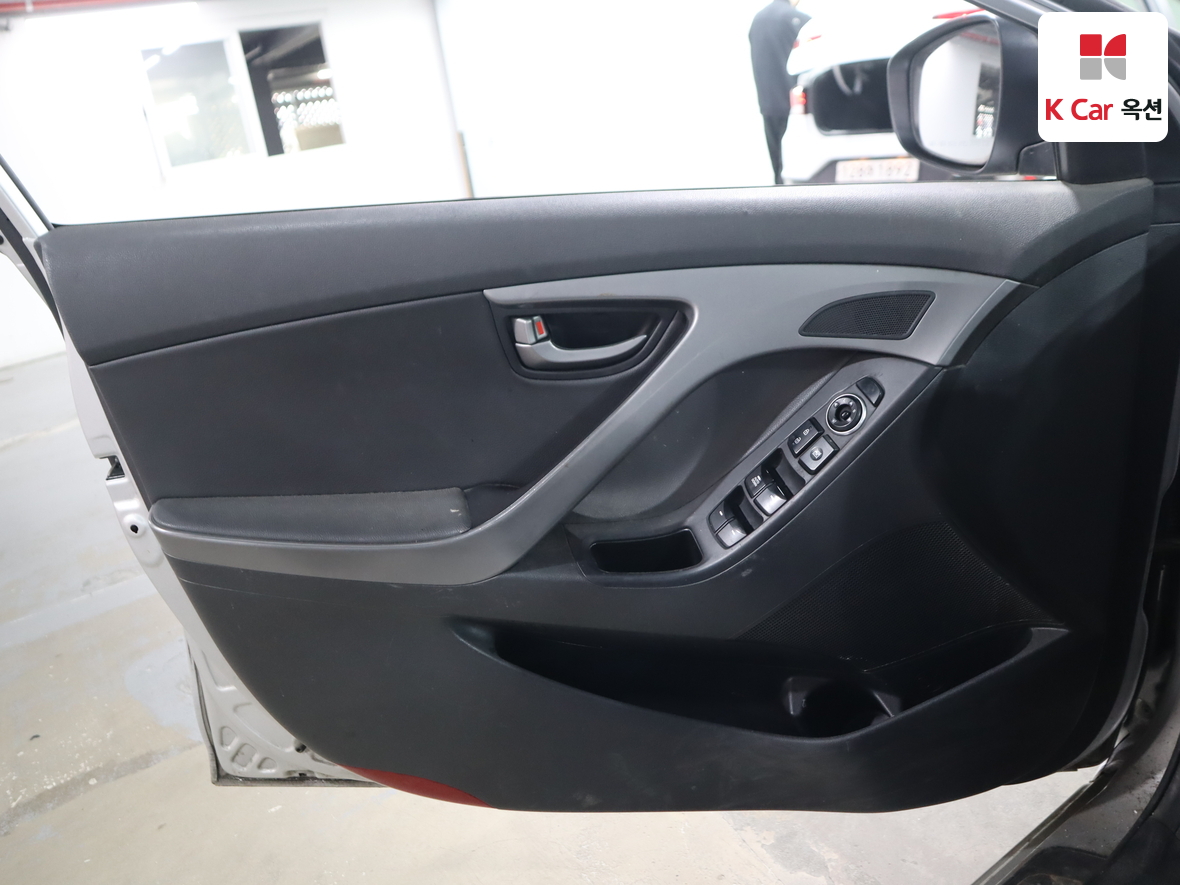 Hyundai Elantra 2016 - Image 8