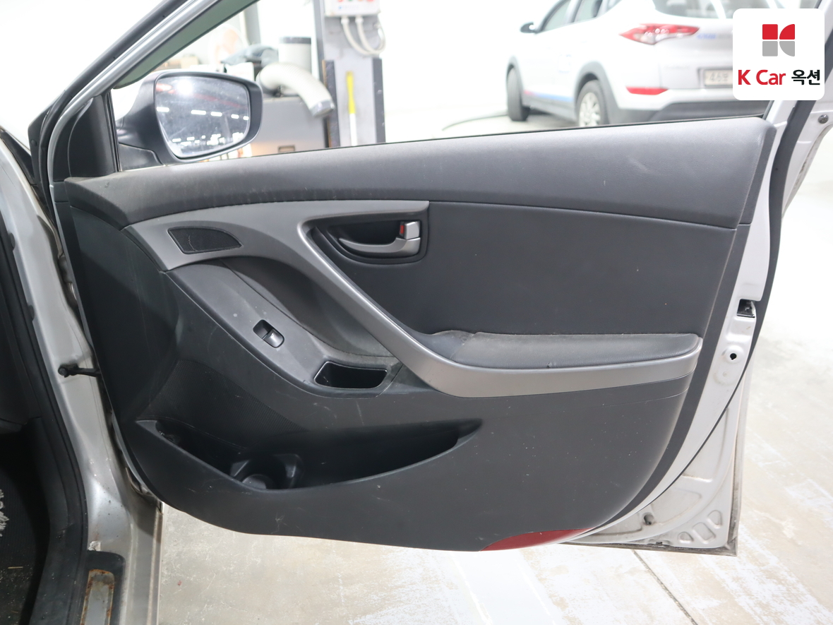 Hyundai Elantra 2016 - Image 28