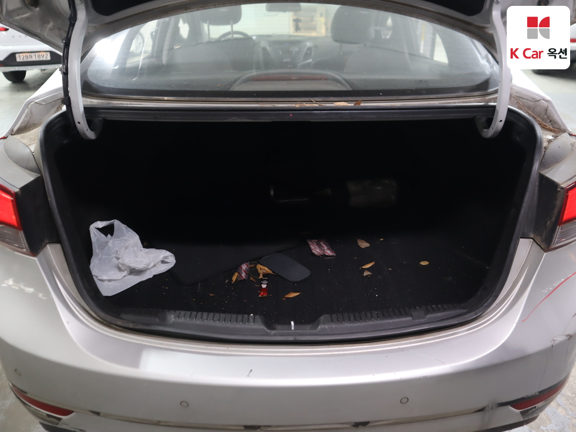 Hyundai Elantra 2016 - Image 25