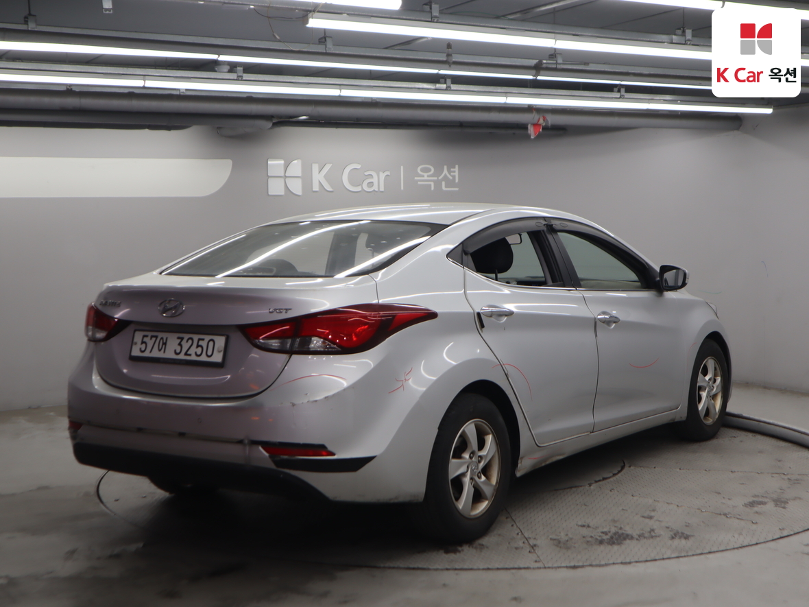 Hyundai Elantra 2016 - Image 2