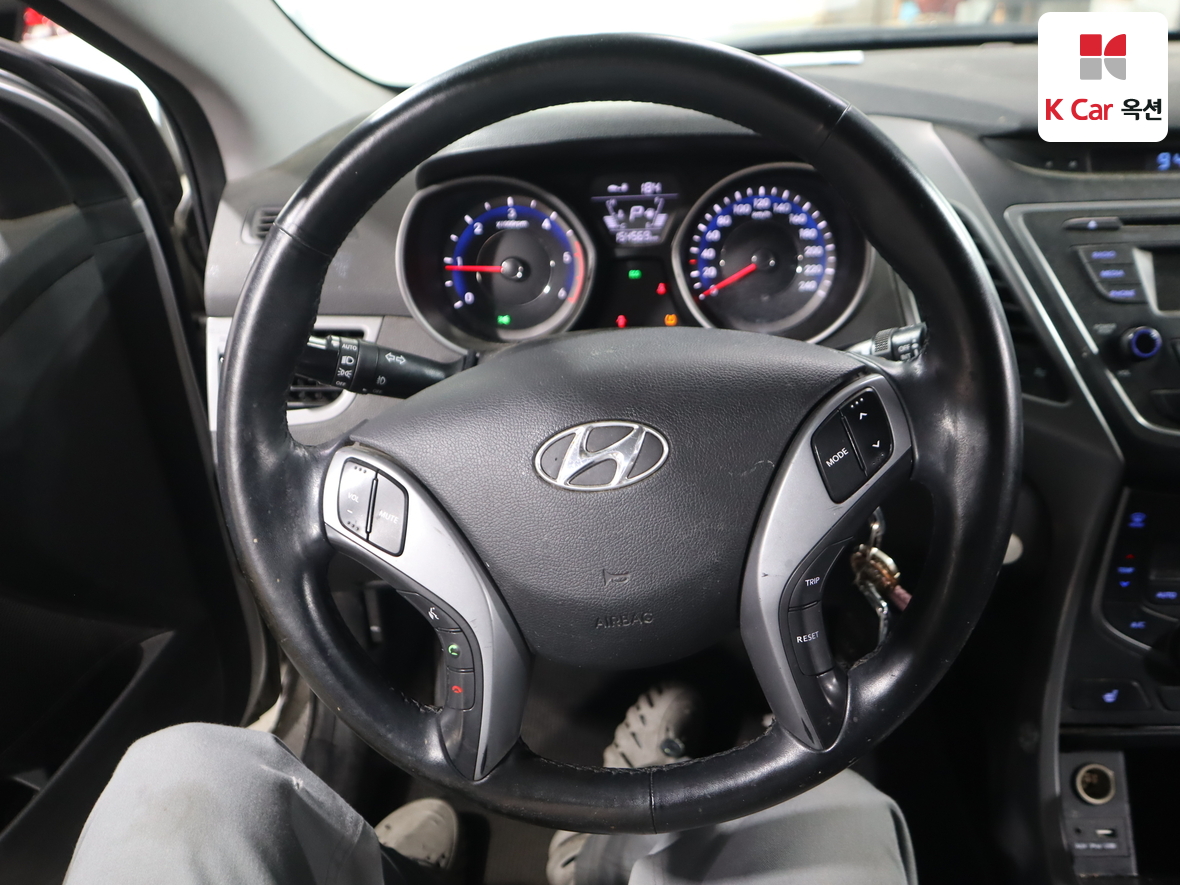 Hyundai Elantra 2016 - Image 10
