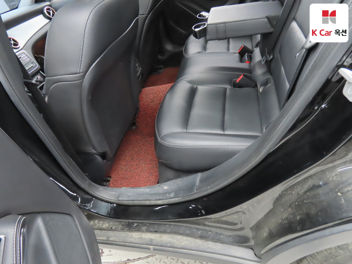 Mercedes-Benz GLA-Class - 27