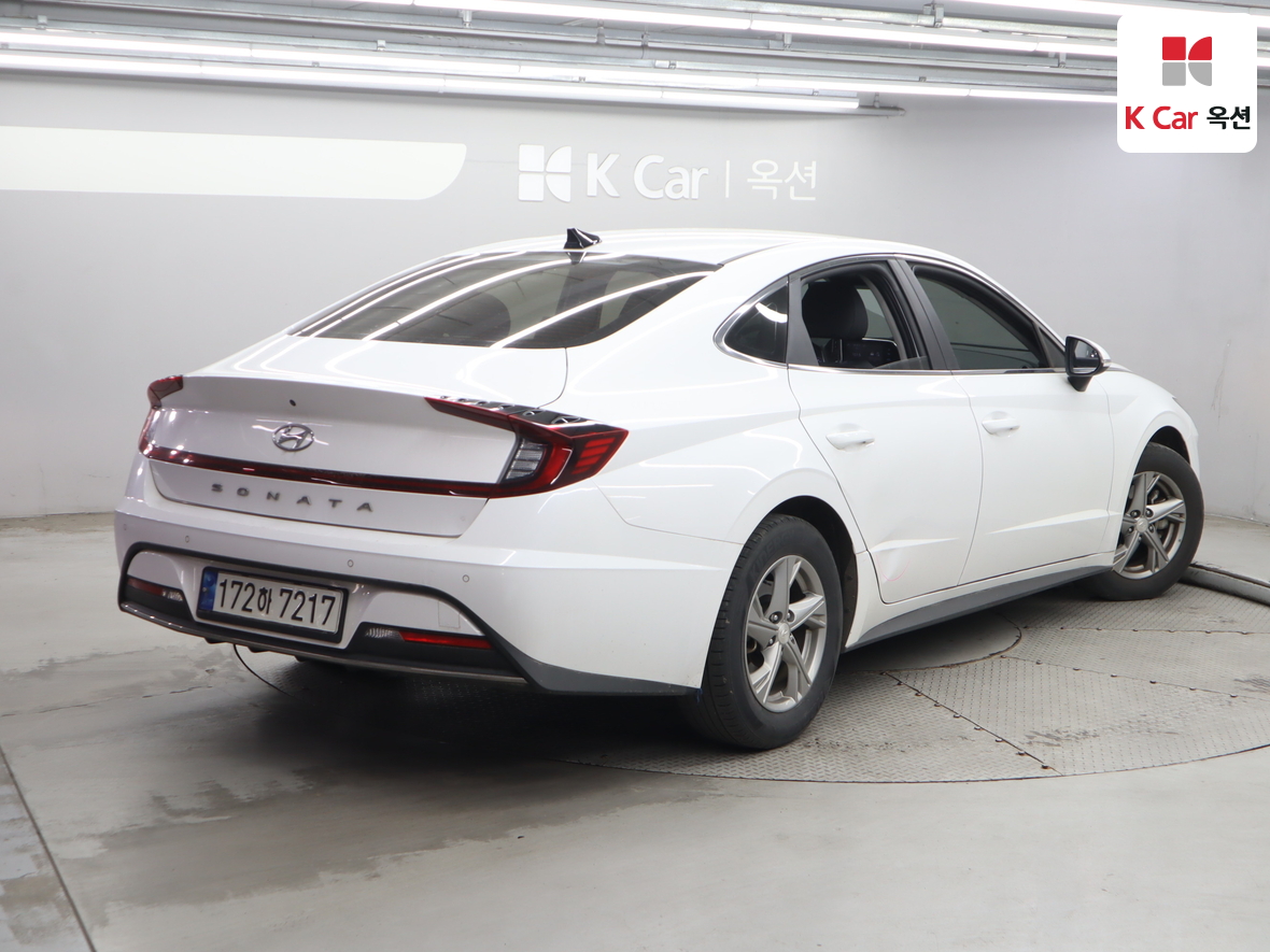 Hyundai Sonata 2023 - Image 2