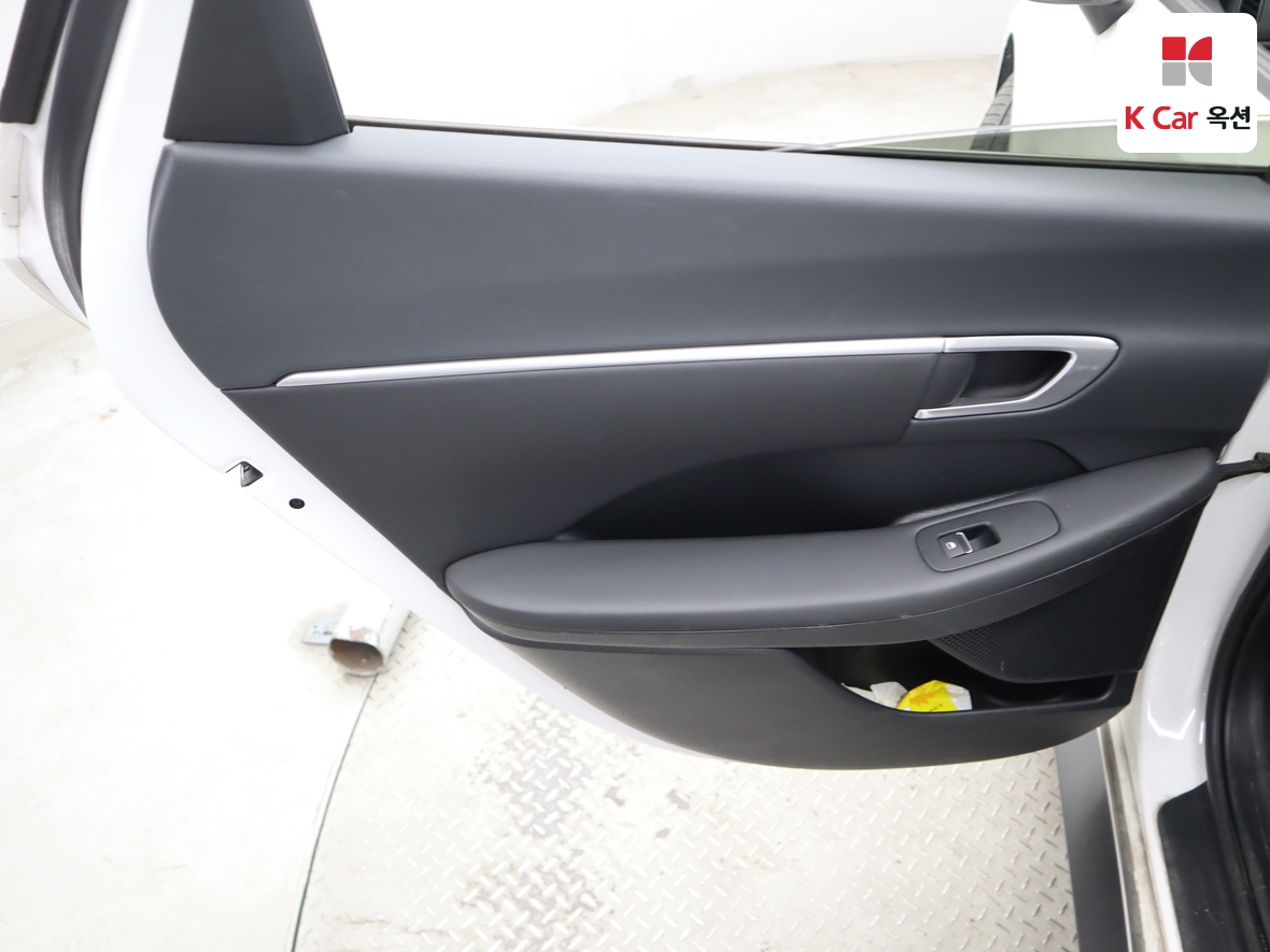 Hyundai Sonata 2023 - Image 20