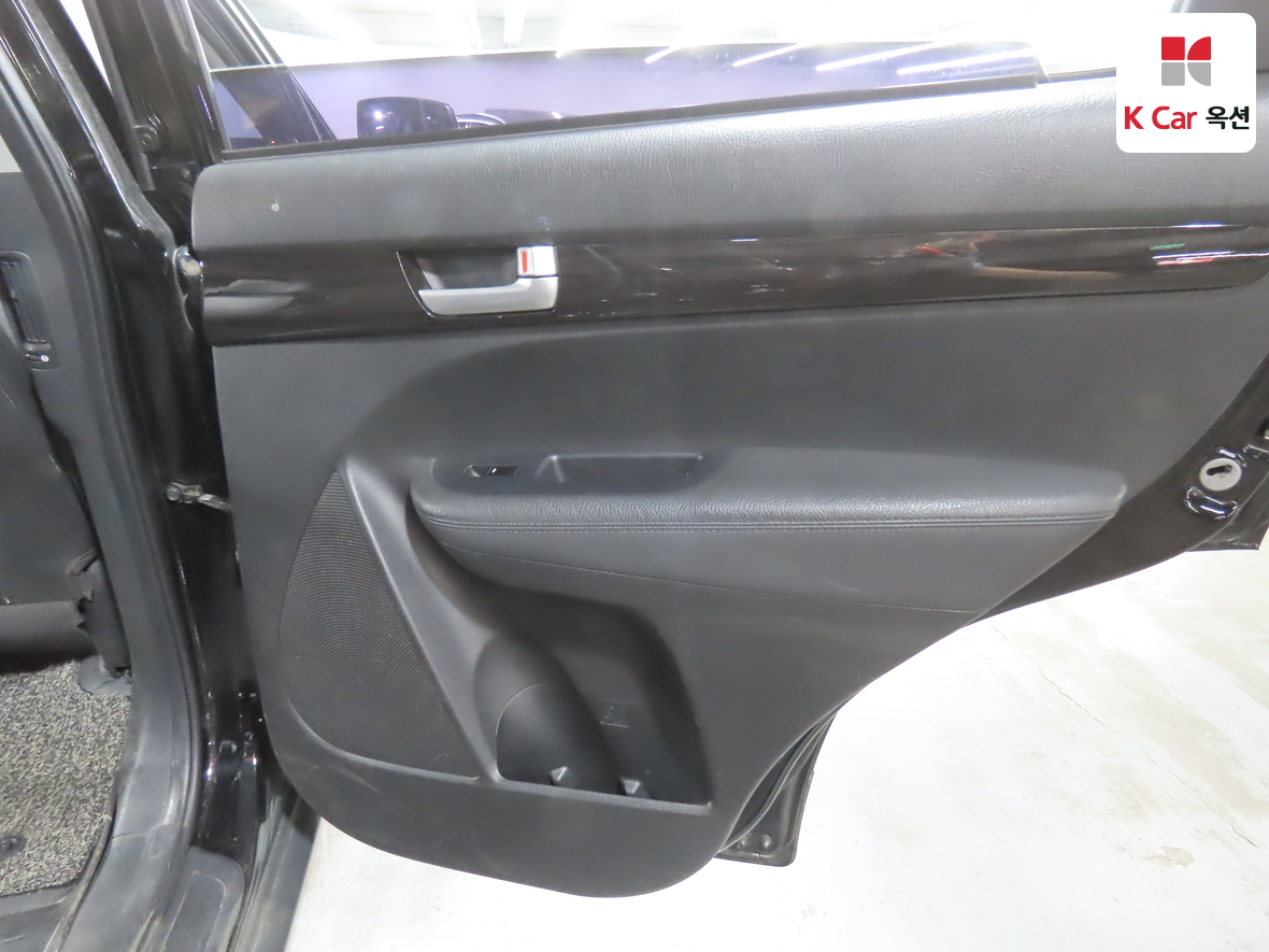 Kia Sorento 2011 - Image 28