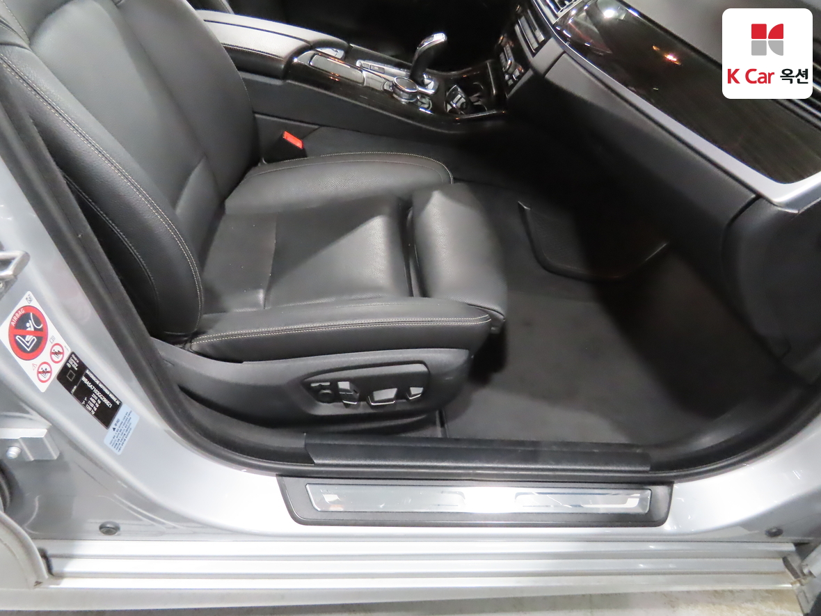 BMW 5 Series - 33