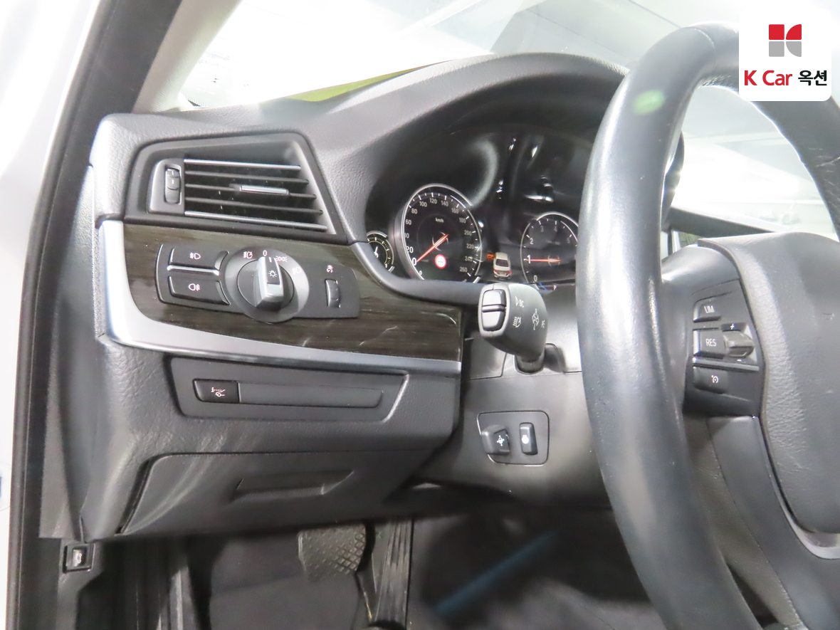 BMW 5 Series - 9