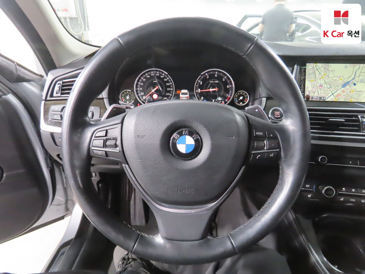 BMW 5 Series - 10