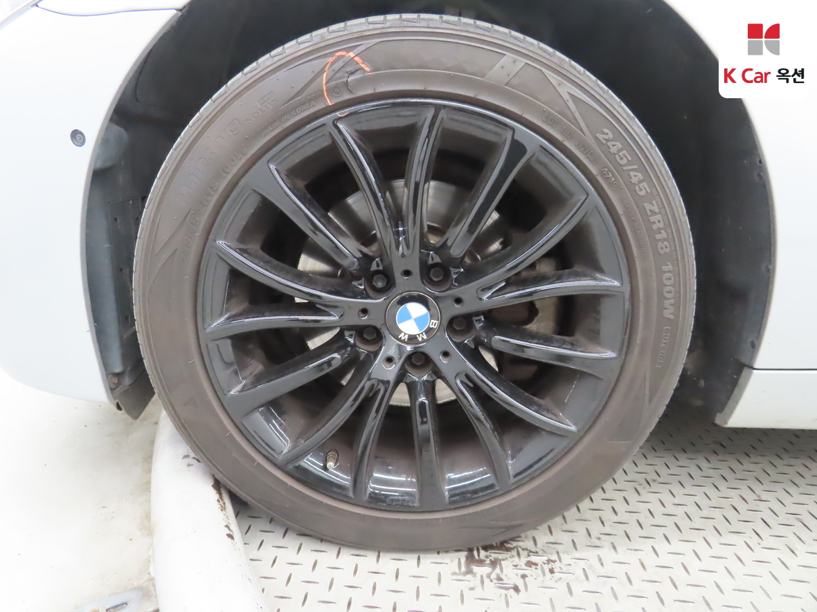 BMW 5 Series - 48