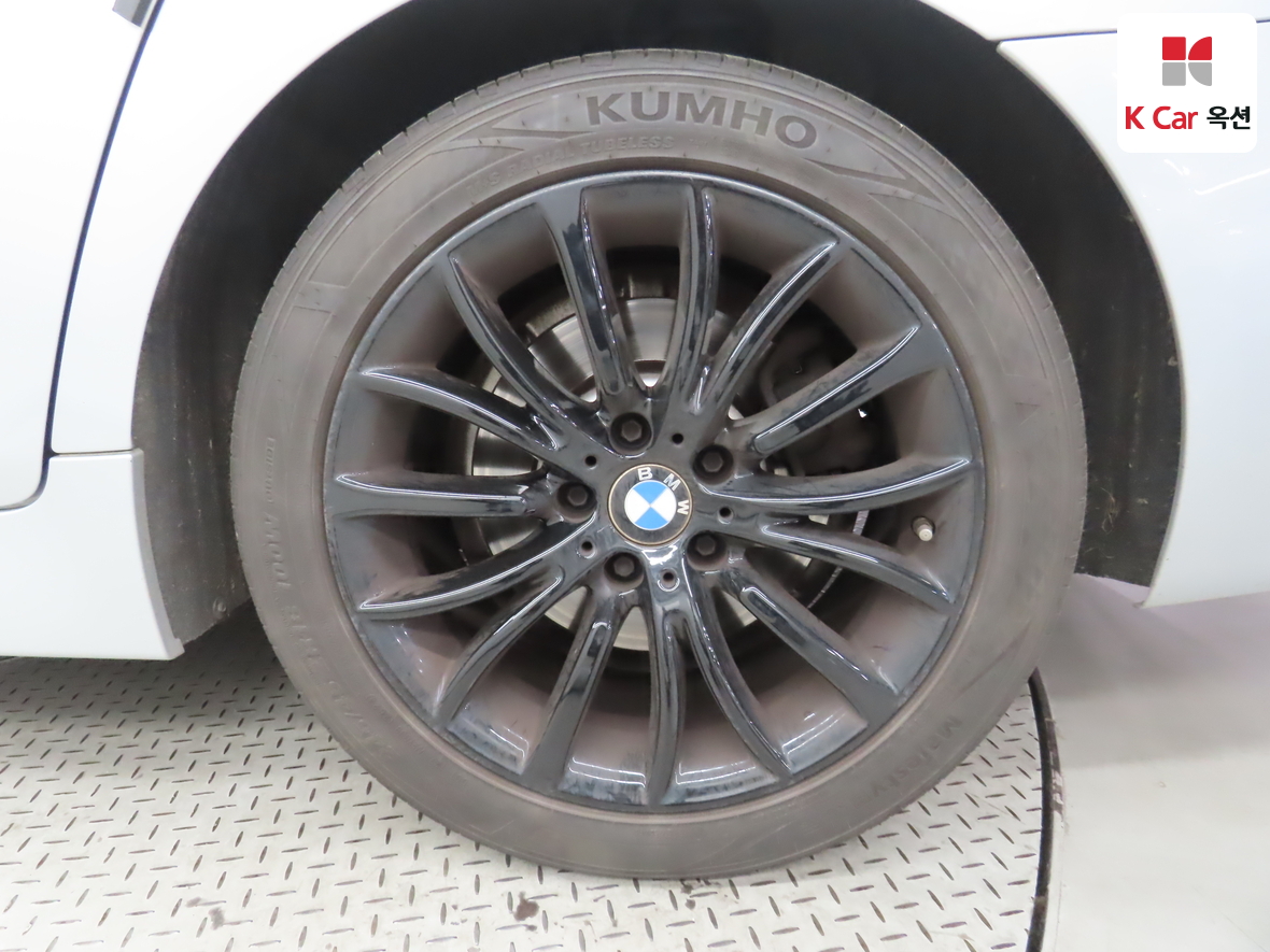 BMW 5 Series - 47