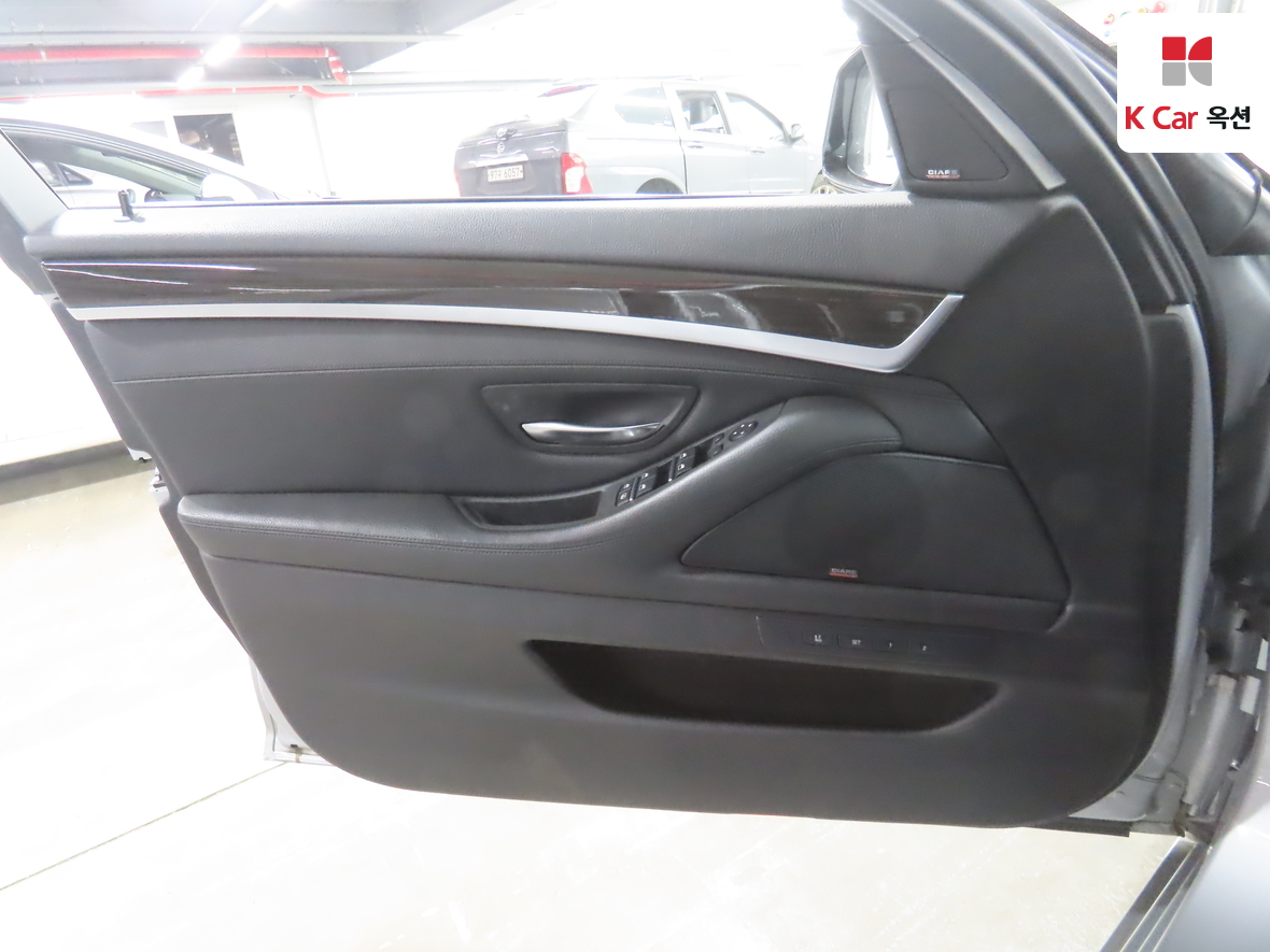 BMW 5 Series - 8