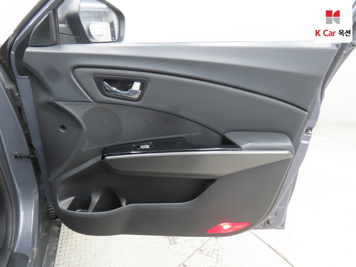 KG Mobility Tivoli 2018 - Image 28