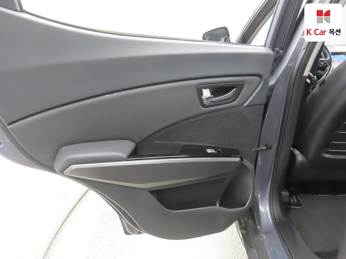 KG Mobility Tivoli 2018 - Image 21