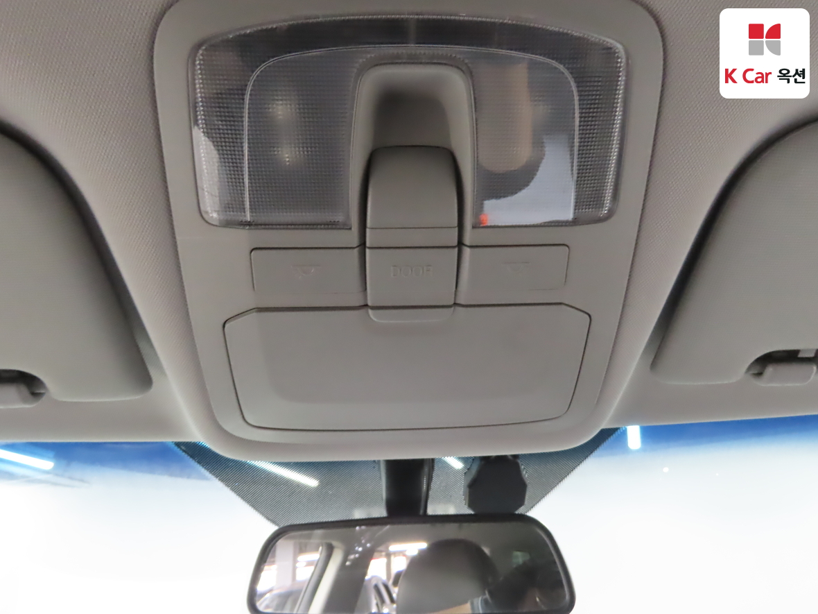 KG Mobility Tivoli 2018 - Image 12