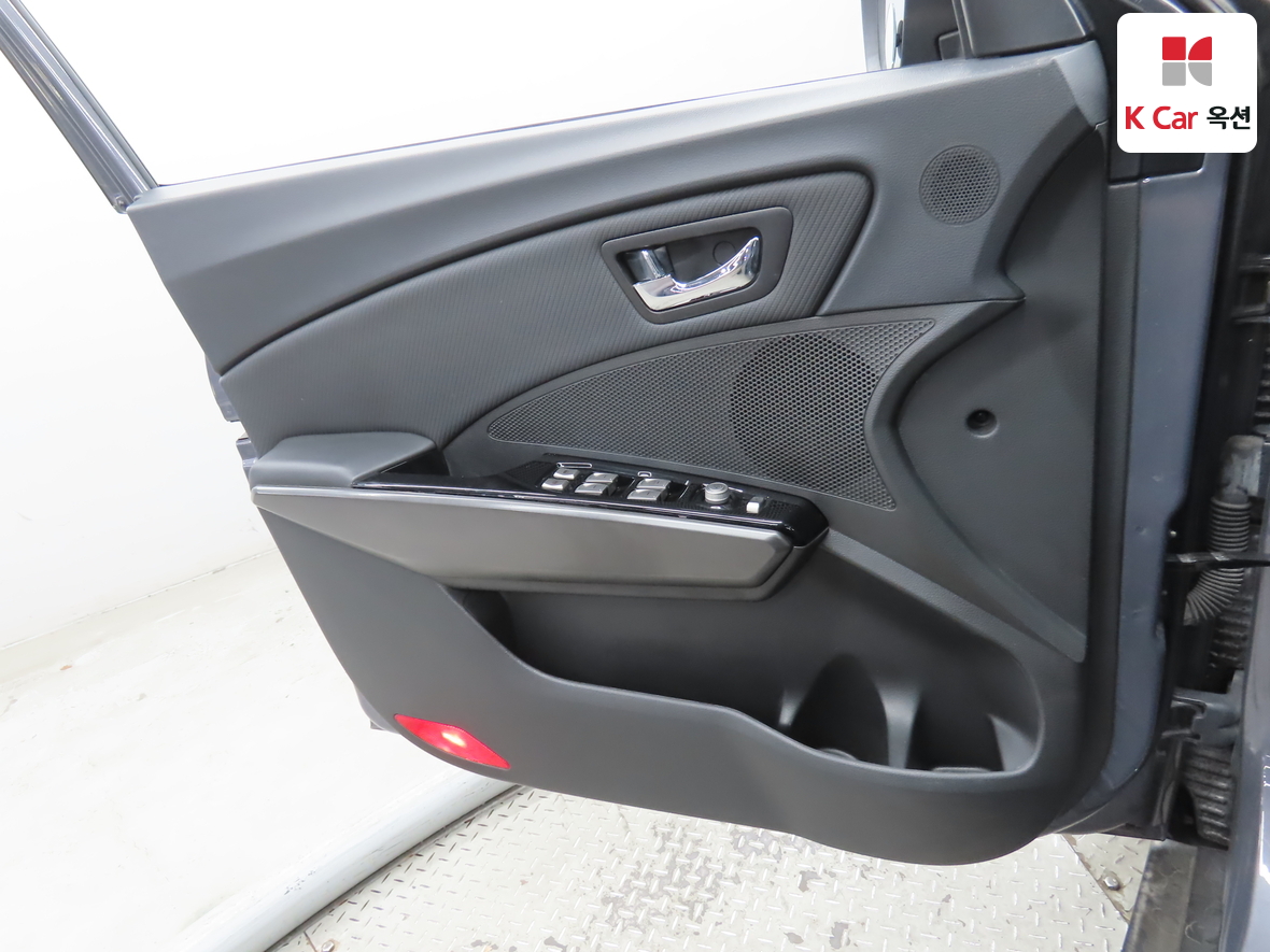 KG Mobility Tivoli 2018 - Image 8