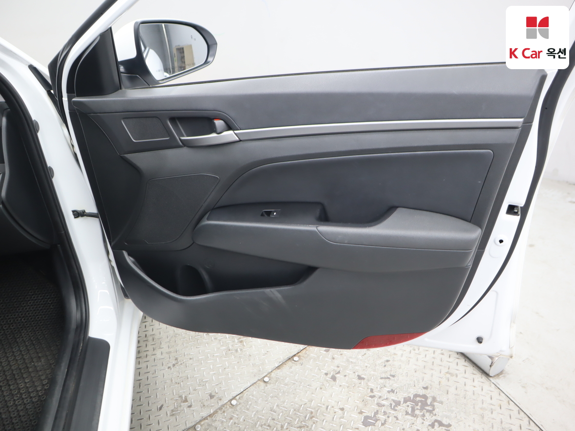 Hyundai Elantra 2018 - Image 29