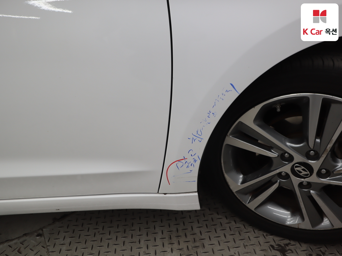 Hyundai Elantra 2018 - Image 43