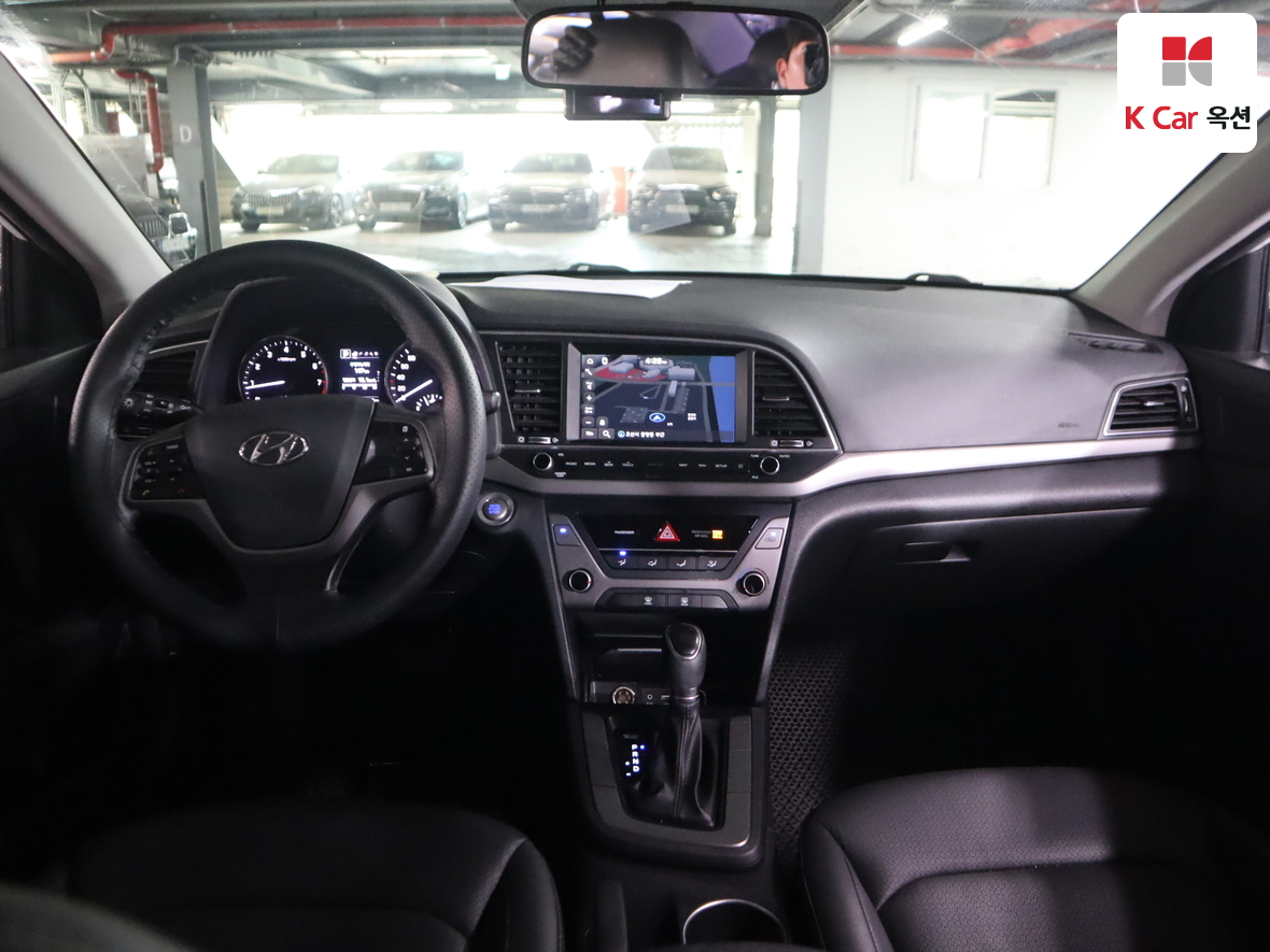 Hyundai Elantra 2018 - Image 3