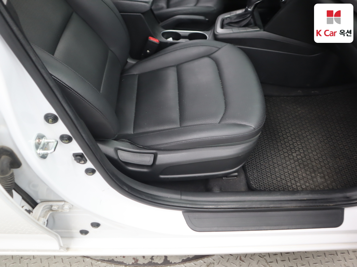 Hyundai Elantra 2018 - Image 30