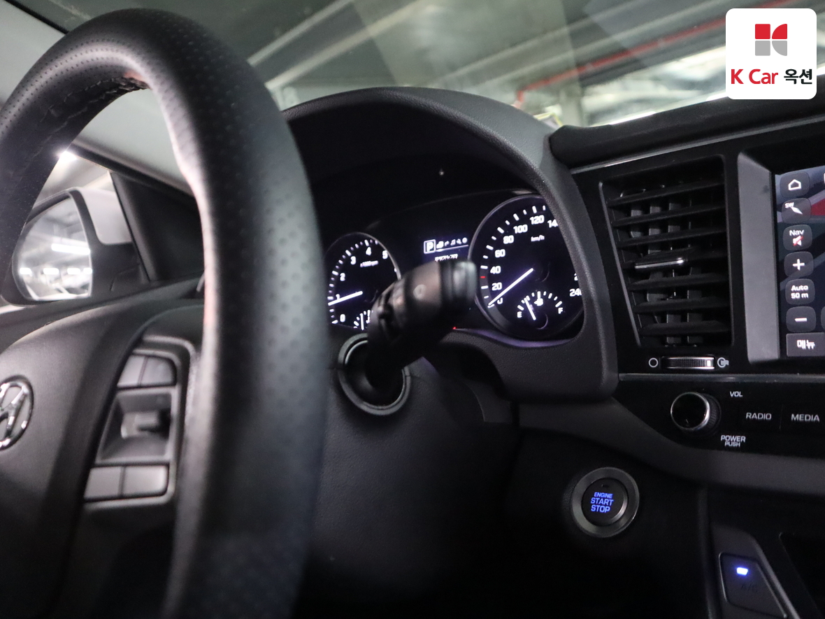 Hyundai Elantra 2018 - Image 11