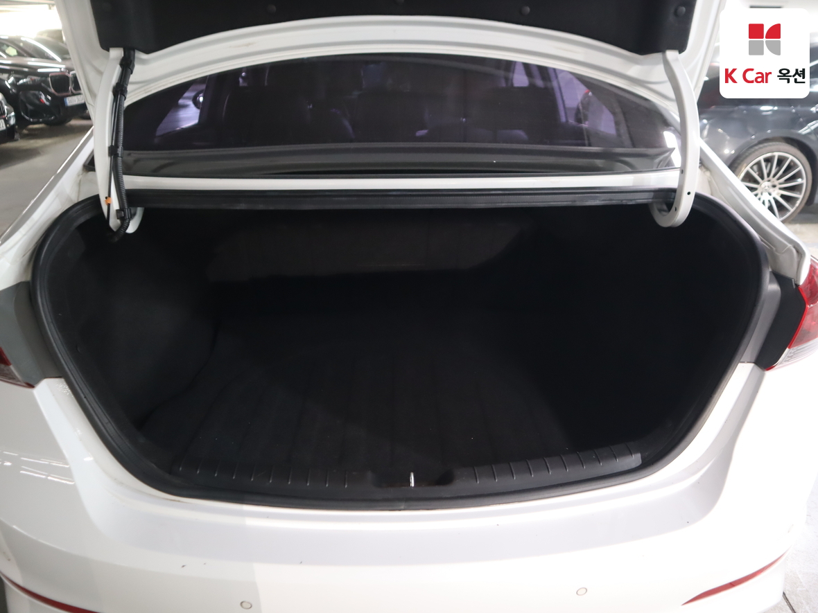 Hyundai Elantra 2018 - Image 26