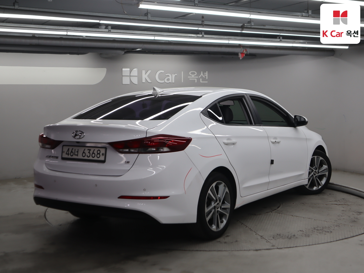 Hyundai Elantra 2018 - Image 2