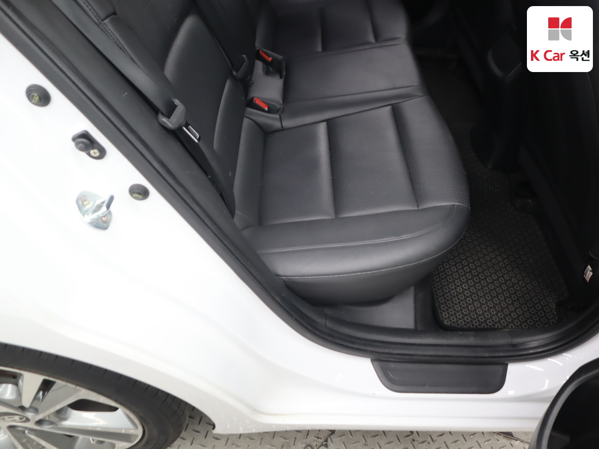 Hyundai Elantra 2018 - Image 28