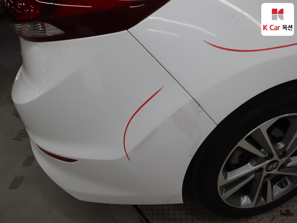 Hyundai Elantra 2018 - Image 40