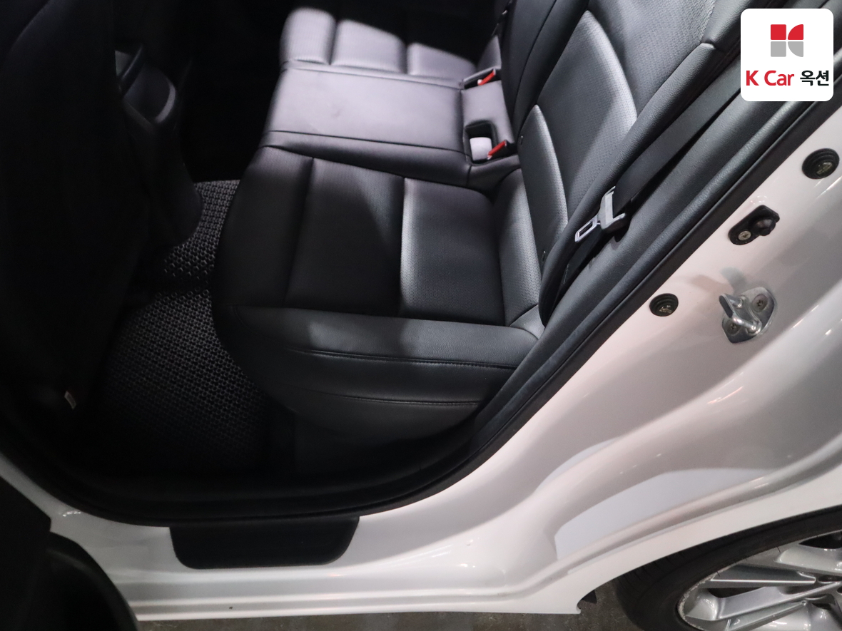 Hyundai Elantra 2018 - Image 24