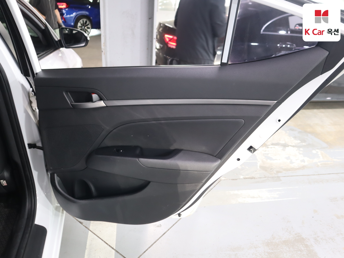 Hyundai Elantra 2018 - Image 27