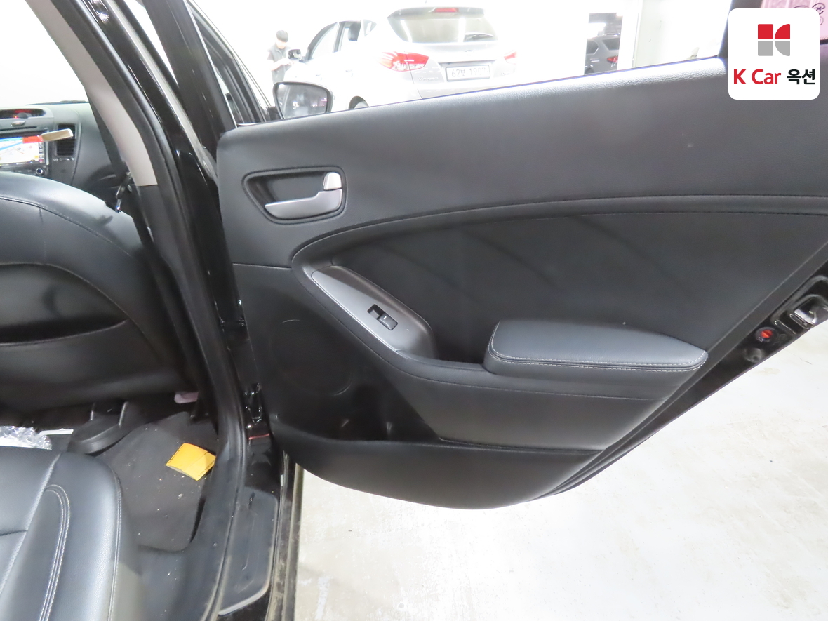 Kia K3 2015 - Image 26