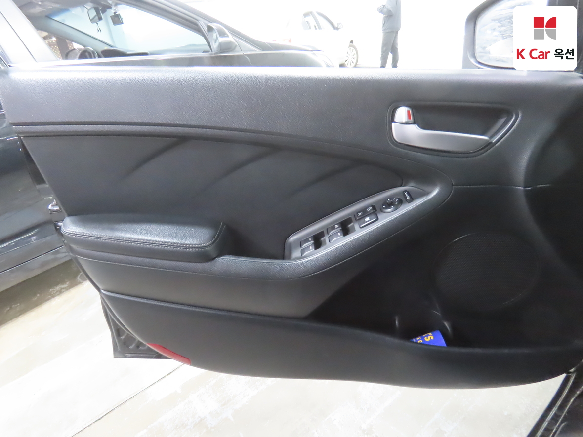 Kia K3 2015 - Image 8