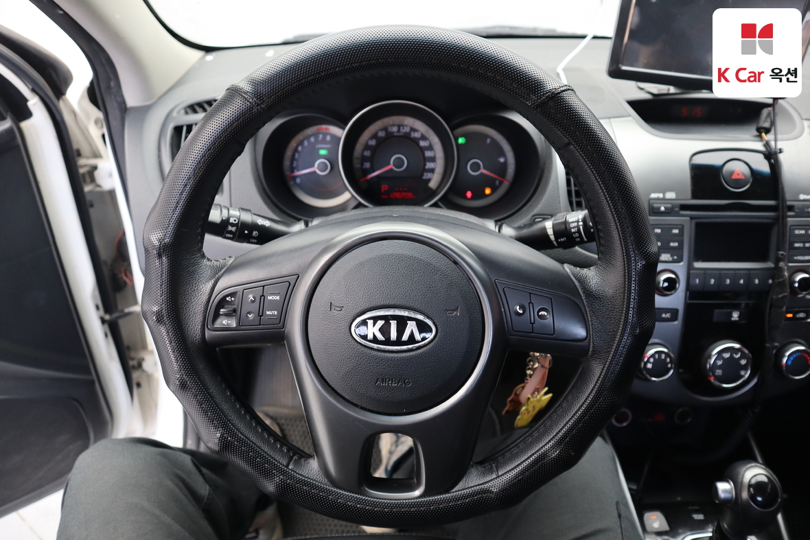 كيا فورتي 2011 - صورة 10