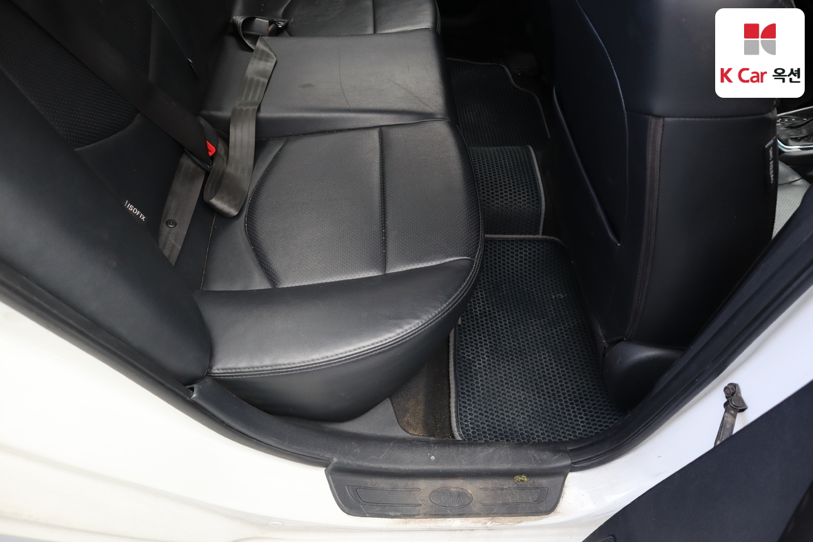 كيا فورتي 2011 - صورة 27