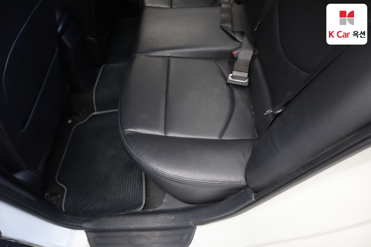 كيا فورتي 2011 - صورة 23