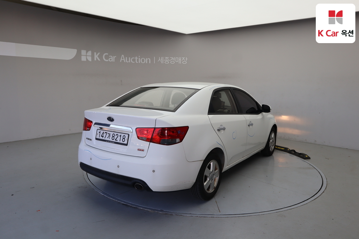 كيا فورتي 2011 - صورة 2