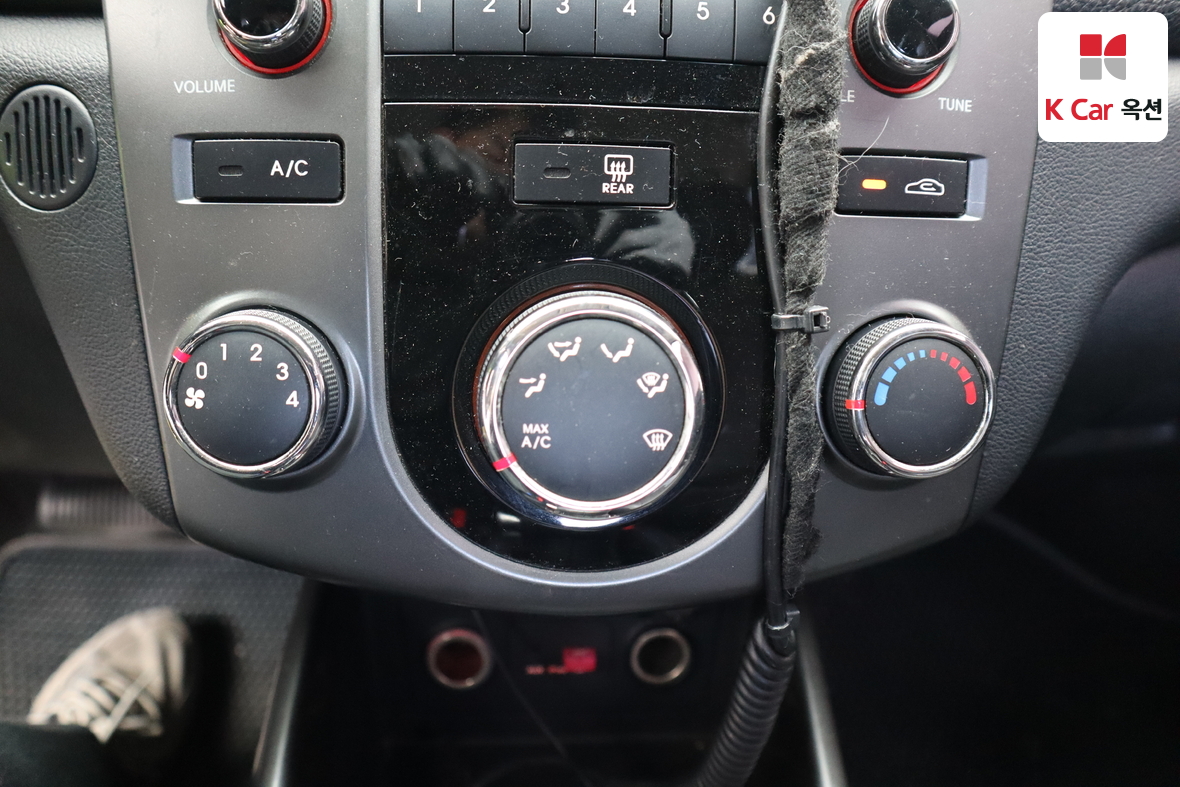 كيا فورتي 2011 - صورة 14