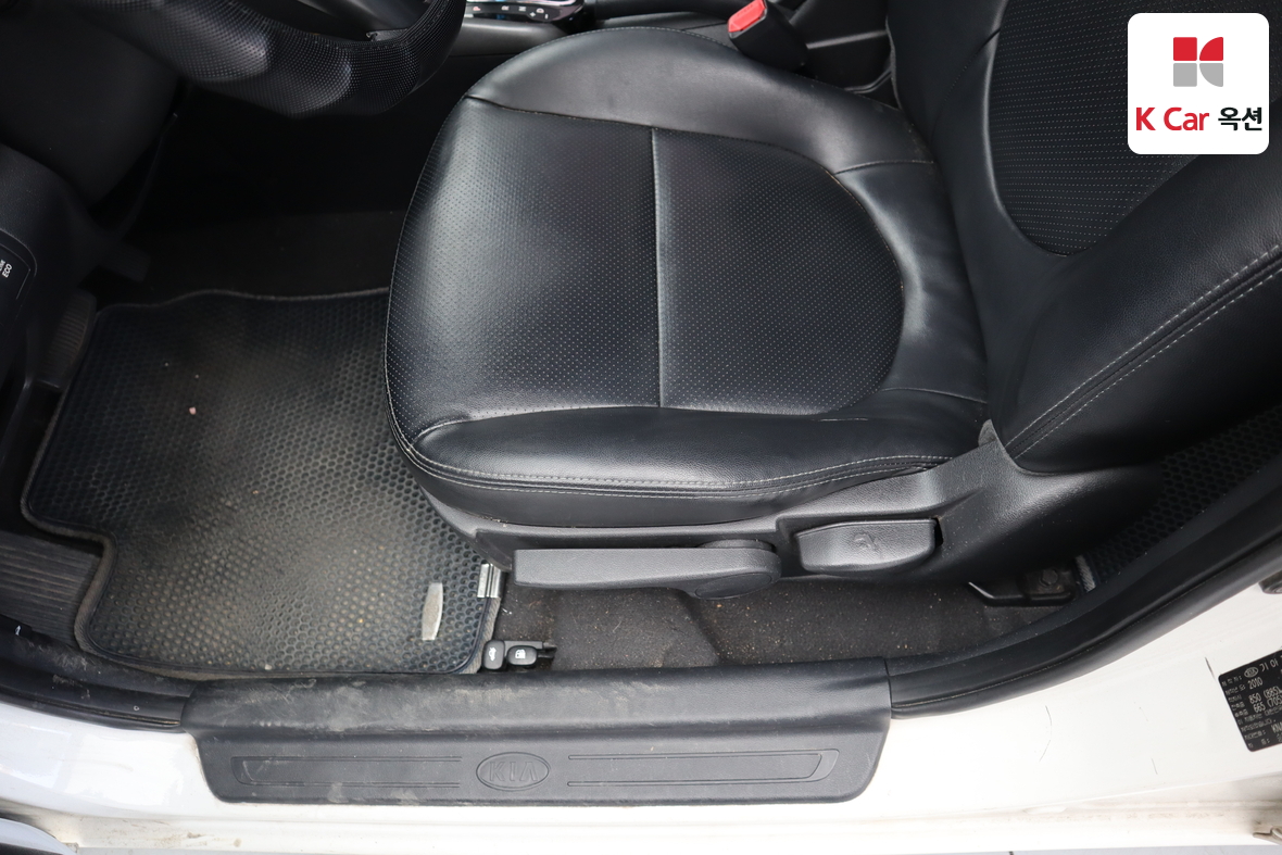 كيا فورتي 2011 - صورة 19