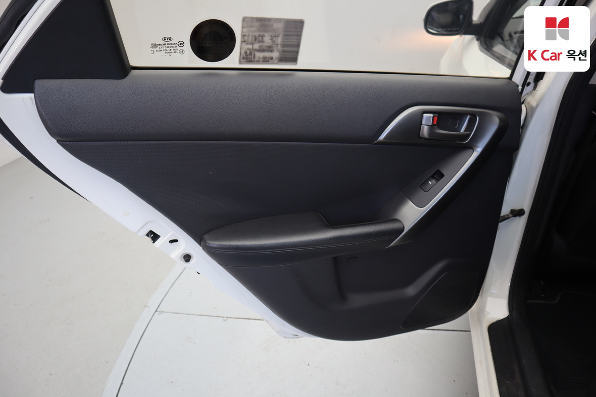 كيا فورتي 2011 - صورة 22